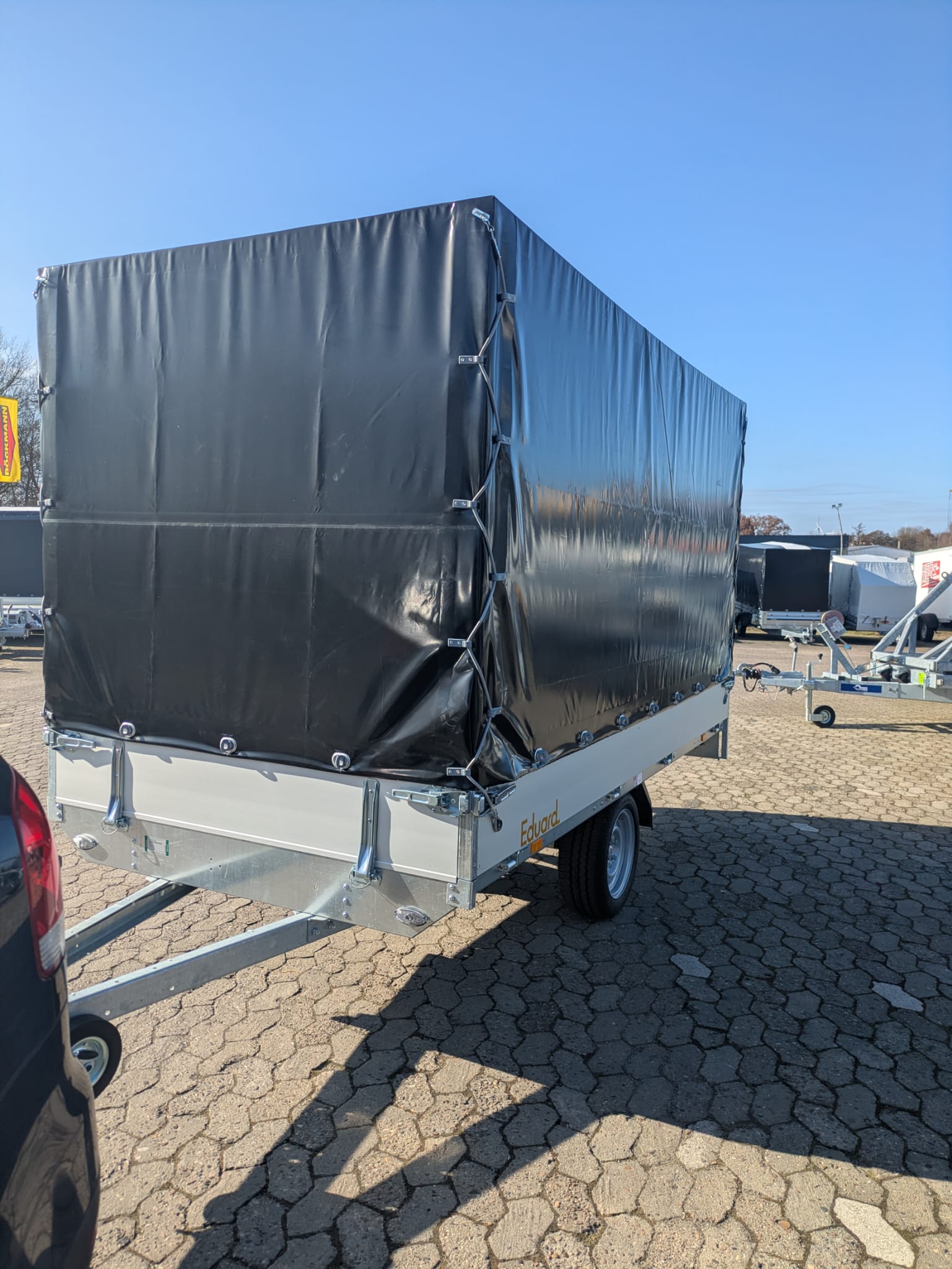 PKW-Planenanhänger (750kg) der Marke Eduard